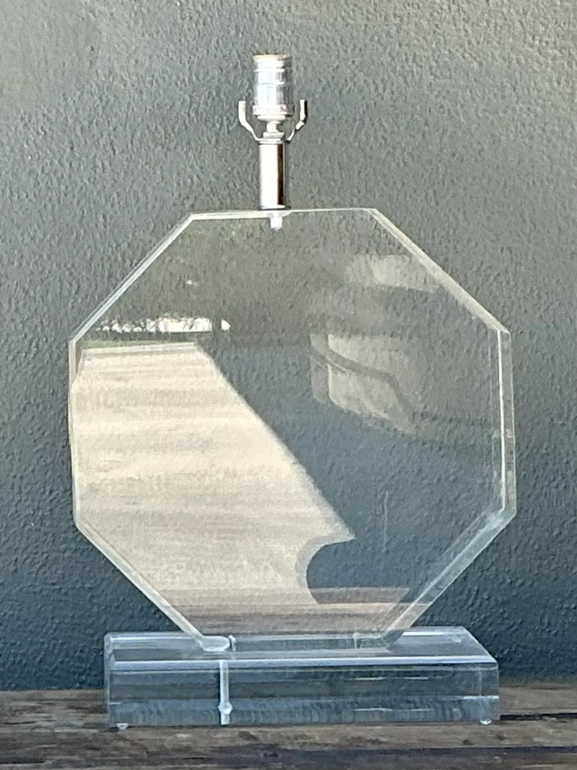 Vintage Slab Lucite Octagon Lamp — additional photo 3