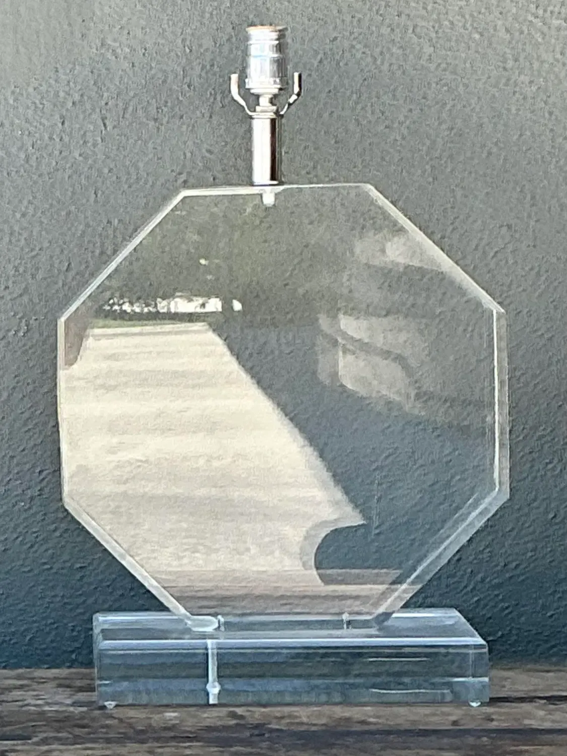 Vintage Slab Lucite Octagon Lamp — additional photo 5
