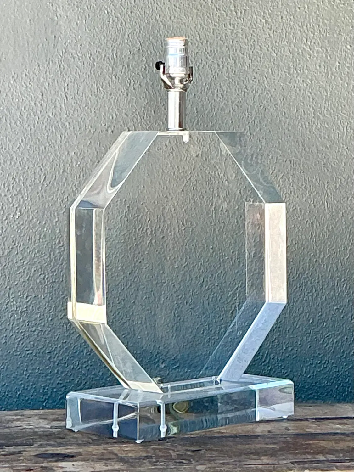 Vintage Slab Lucite Octagon Lamp — additional photo 6