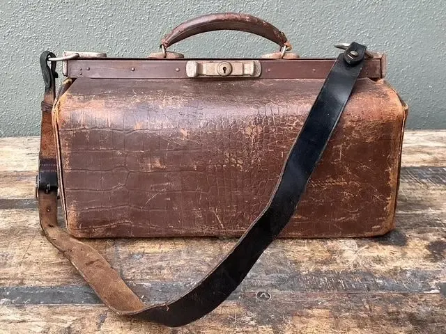 Vintage Stamped Croco Doctors Bag — additional photo 4