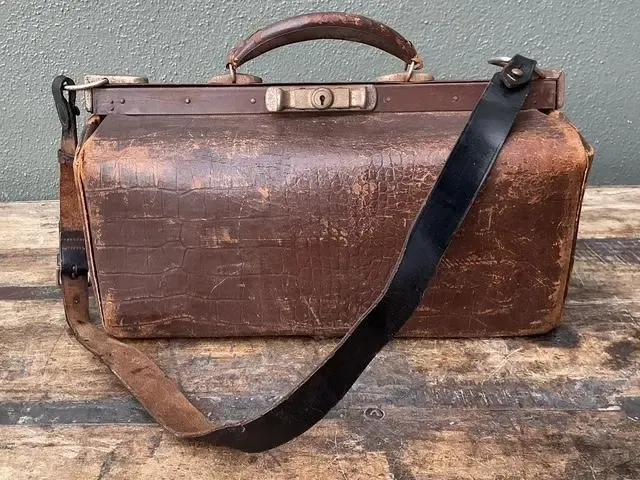 Vintage Stamped Croco Doctors Bag — additional photo 5
