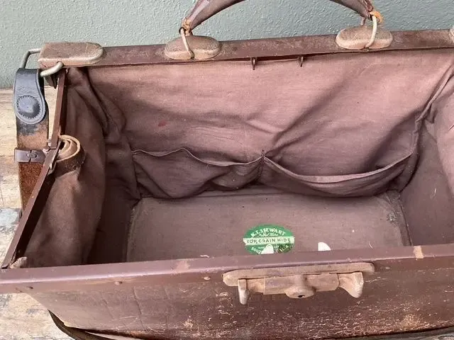 Vintage Stamped Croco Doctors Bag — additional photo 6