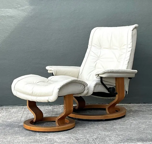 Vintage Stressless Ekornes Leather Lounge Chair and Ottoman — additional photo 1