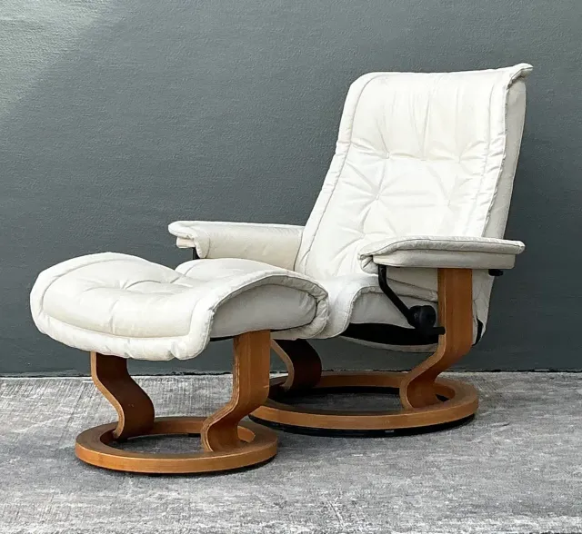 Vintage Stressless Ekornes Leather Lounge Chair and Ottoman — additional photo 2