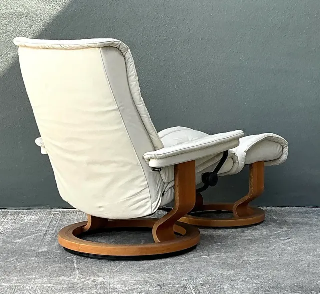Vintage Stressless Ekornes Leather Lounge Chair and Ottoman — additional photo 7