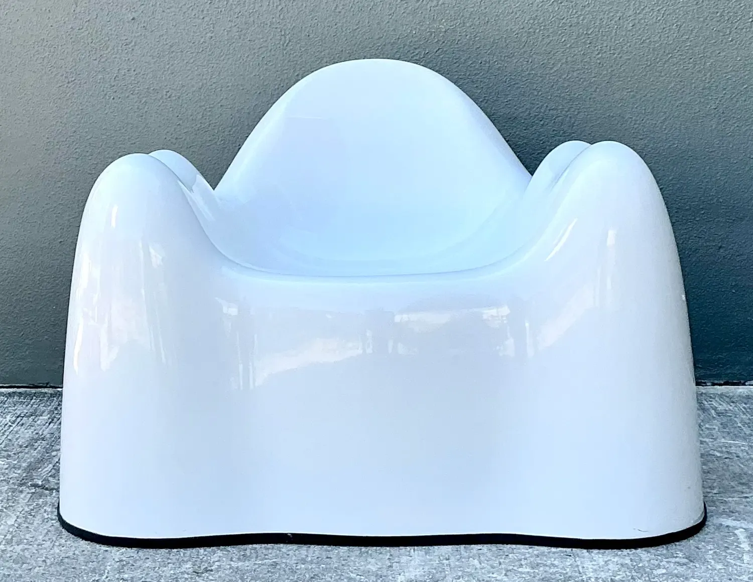 Vintage Wendell Castle Fiberglass “Molar” Chair — additional photo 1