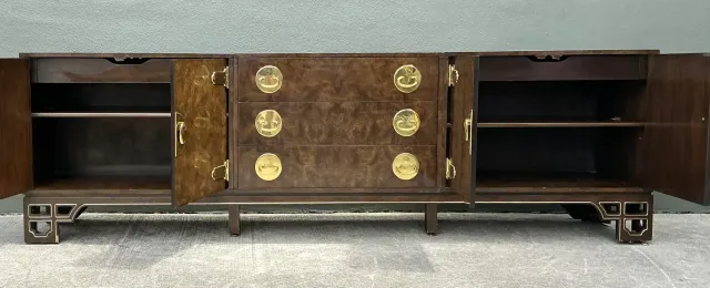 Vintage William Doezema for Mastercraft Burl Wood Medallion Credenza — additional photo 2